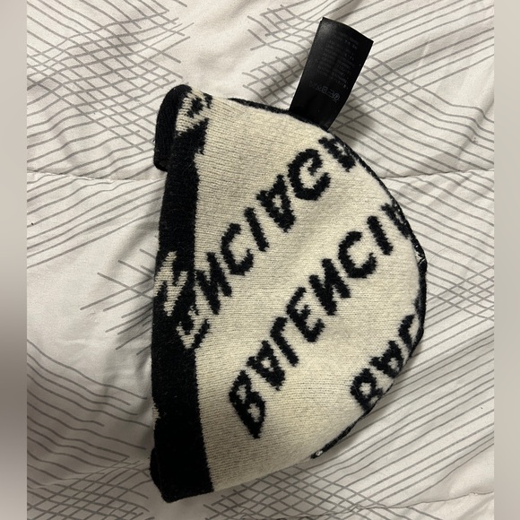 Balenciaga All Over Logo Wool Hat - Picture 2 of 3